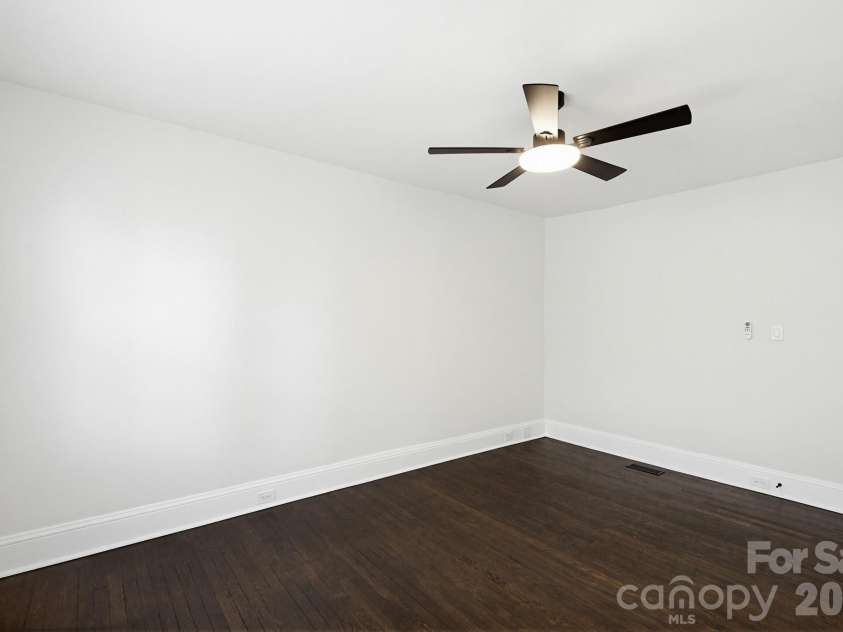 2232 Wilmore Drive, Charlotte, NC 28203.  MLS# CAR4388385, YatesRealty ID 28845. 