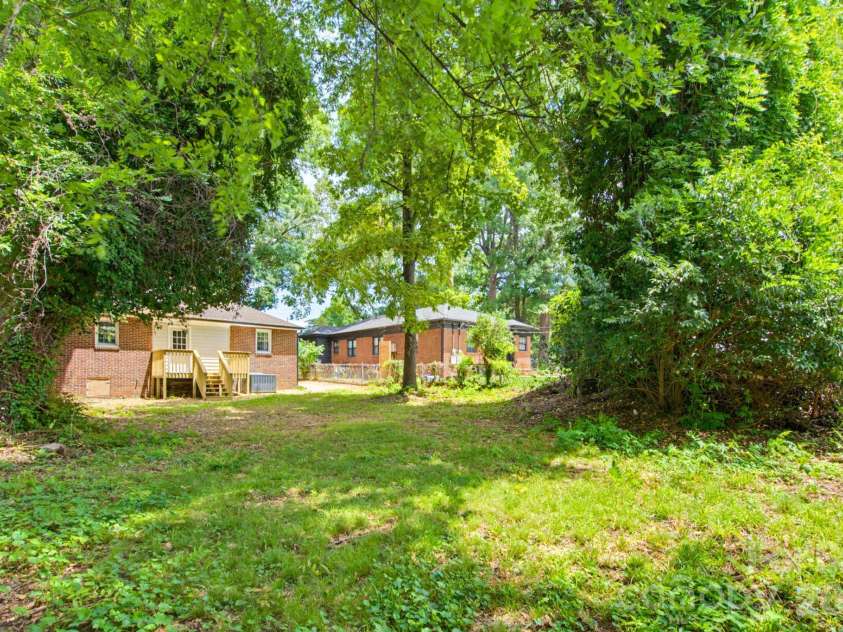 2232 Wilmore Drive, Charlotte, NC 28203.  MLS# CAR4388385, YatesRealty ID 28845. 