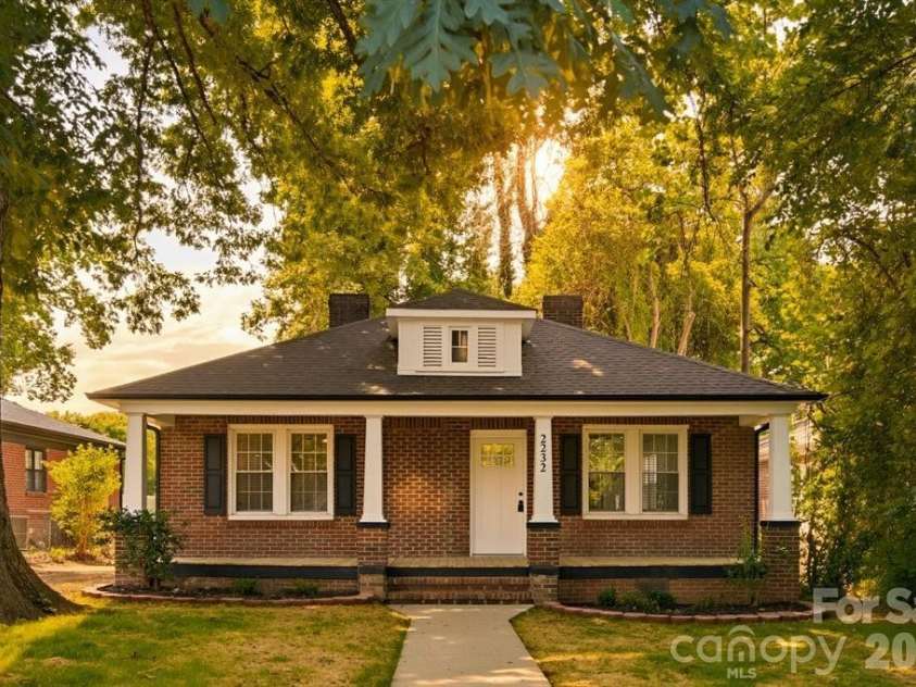 2232 Wilmore Drive, Charlotte, NC 28203.  MLS# CAR4388385, YatesRealty ID 28845. 