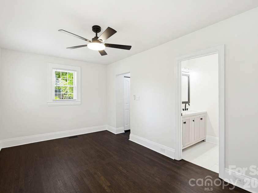 2232 Wilmore Drive, Charlotte, NC 28203.  MLS# CAR4388385, YatesRealty ID 28845. 