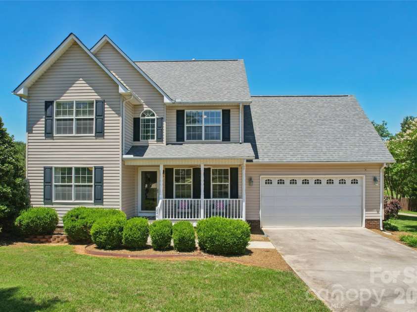 246 Maple Ridge Circle, Salisbury, NC 28147.  MLS# CAR4390588, YatesRealty ID 28849. 