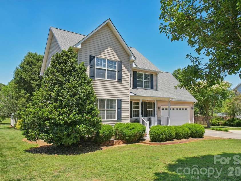 246 Maple Ridge Circle, Salisbury, NC 28147.  MLS# CAR4390588, YatesRealty ID 28849. 