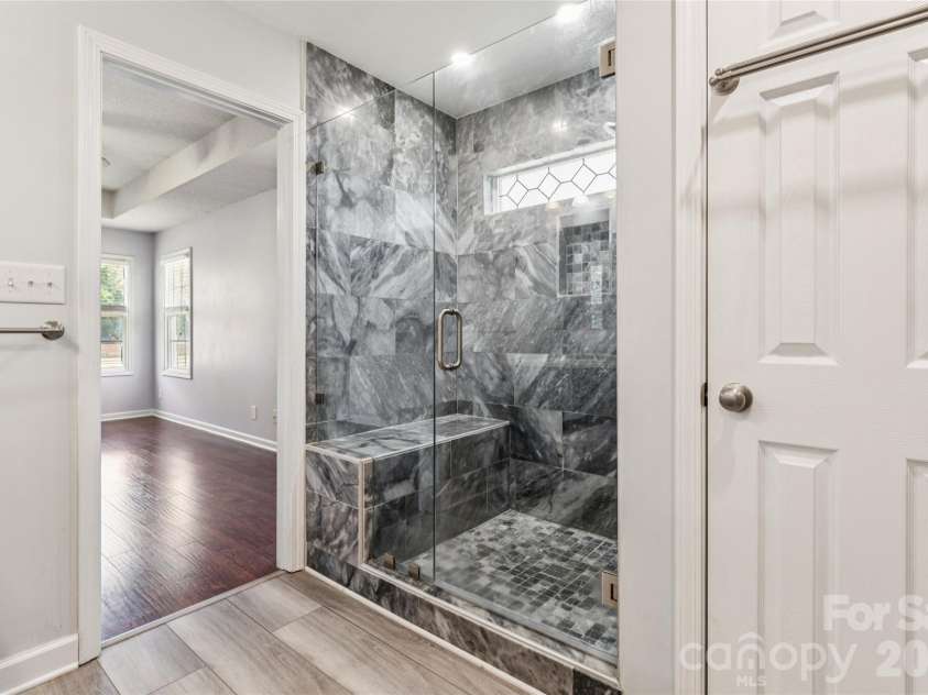 246 Maple Ridge Circle, Salisbury, NC 28147.  MLS# CAR4390588, YatesRealty ID 28849. Beautiful, tiled shower with bench!