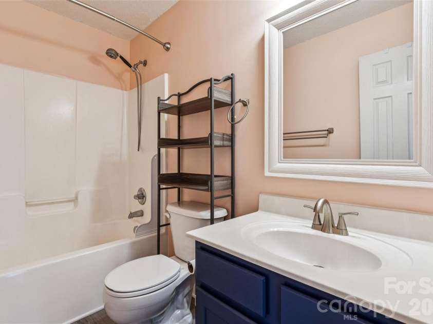 246 Maple Ridge Circle, Salisbury, NC 28147.  MLS# CAR4390588, YatesRealty ID 28849. Main Bath - 2nd floor