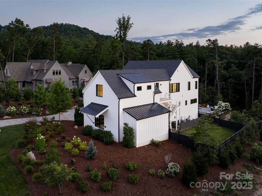 320 Flowering Vine Court, Asheville, NC 28803.  MLS# CAR4282036, YatesRealty ID 28849. 