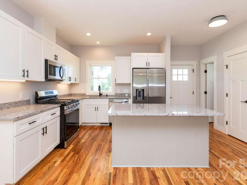 33 Loblolly Lane, Asheville, NC 28803.  MLS# CAR4228799, YatesRealty ID 2885. Kitchen