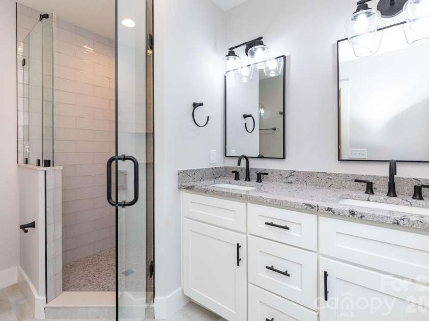 33 Loblolly Lane, Asheville, NC 28803.  MLS# CAR4228799, YatesRealty ID 2885. Primary Bathroom