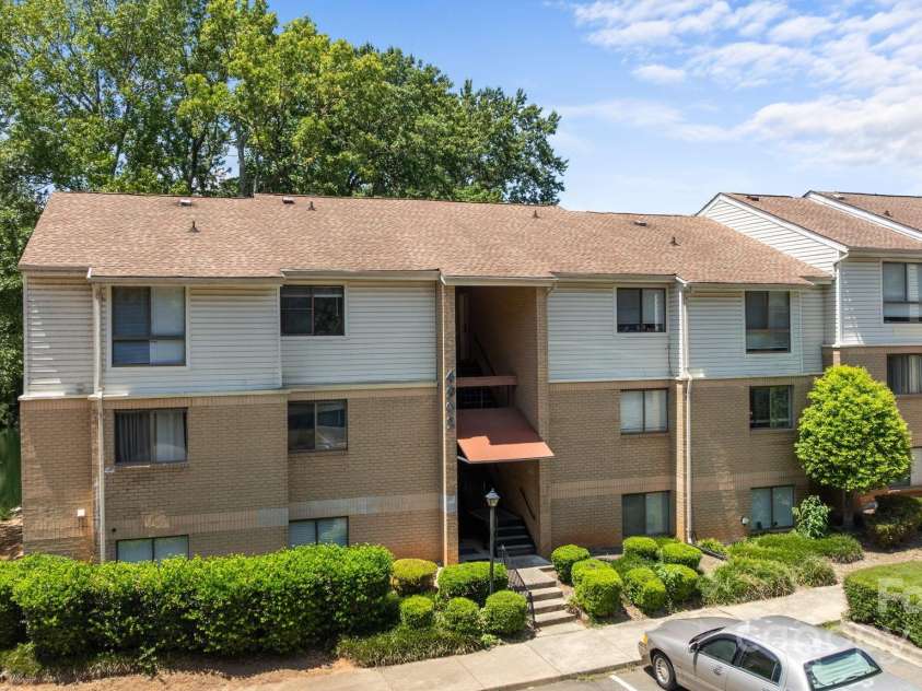 4902 Spring Lake Drive, Charlotte, NC 28212.  MLS# CAR4281249, YatesRealty ID 28850. 