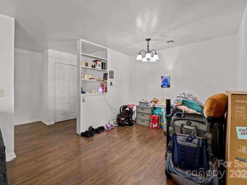 4902 Spring Lake Drive, Charlotte, NC 28212.  MLS# CAR4281249, YatesRealty ID 28850. 