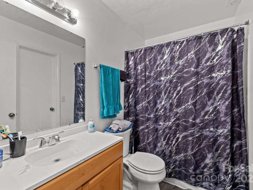 4902 Spring Lake Drive, Charlotte, NC 28212.  MLS# CAR4281249, YatesRealty ID 28850. 