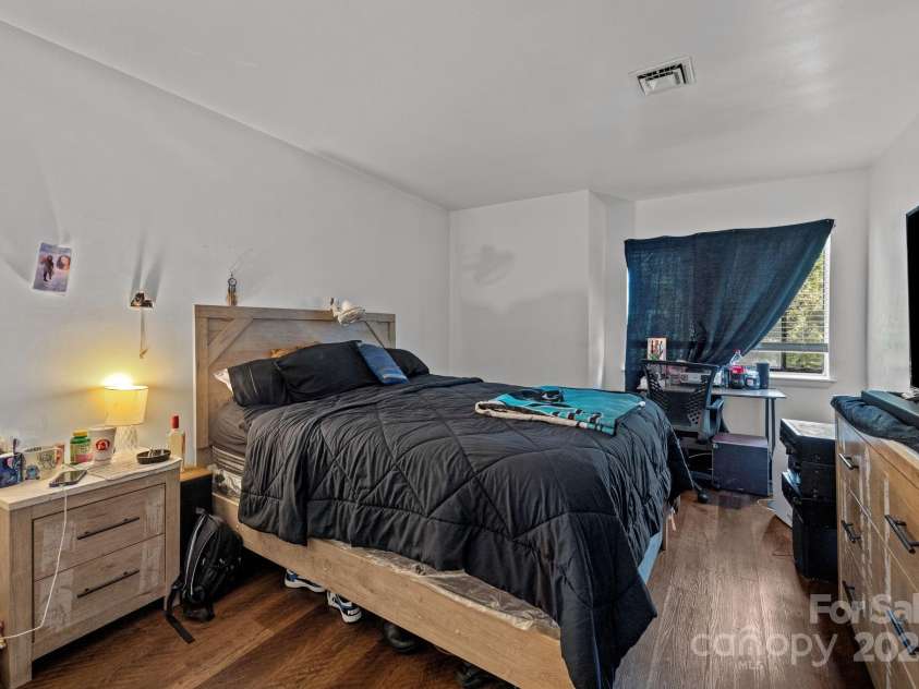 4902 Spring Lake Drive, Charlotte, NC 28212.  MLS# CAR4281249, YatesRealty ID 28850. 