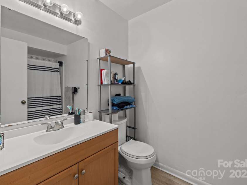4902 Spring Lake Drive, Charlotte, NC 28212.  MLS# CAR4281249, YatesRealty ID 28850. 