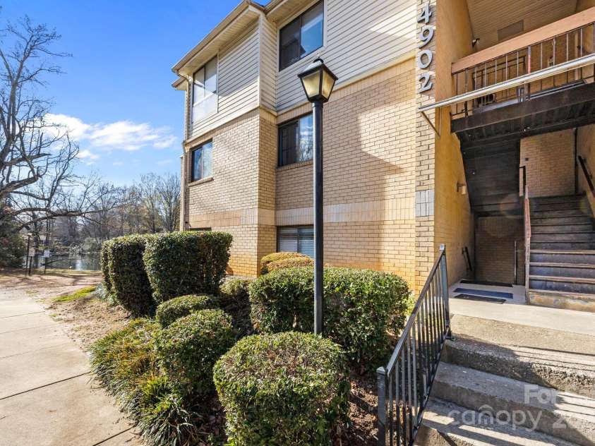 4902 Spring Lake Drive, Charlotte, NC 28212.  MLS# CAR4281249, YatesRealty ID 28850. 