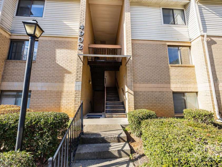 4902 Spring Lake Drive, Charlotte, NC 28212.  MLS# CAR4281249, YatesRealty ID 28850. 