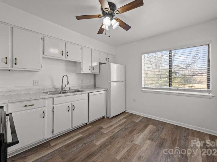 4902 Spring Lake Drive, Charlotte, NC 28212.  MLS# CAR4281249, YatesRealty ID 28850. 