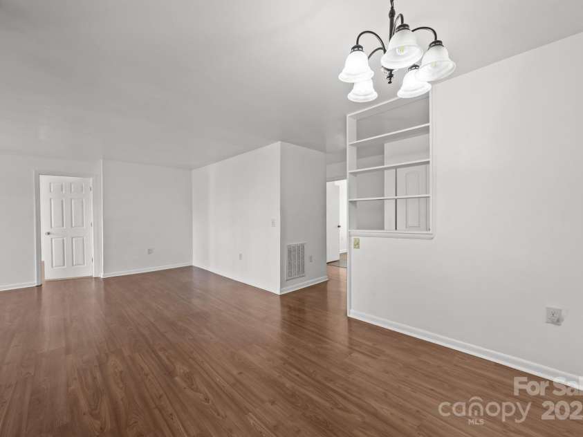 4902 Spring Lake Drive, Charlotte, NC 28212.  MLS# CAR4281249, YatesRealty ID 28850. 