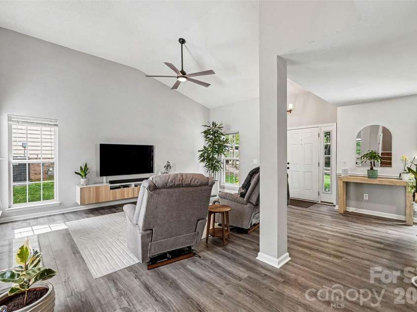 6752 Allness Glen Lane, Charlotte, NC 28269.  MLS# CAR4376482, YatesRealty ID 28852. 