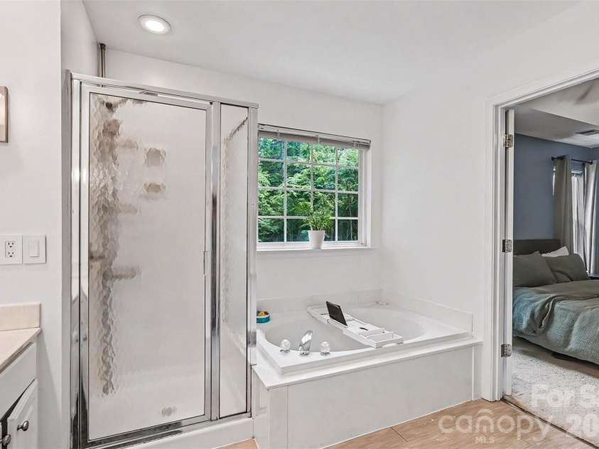 6752 Allness Glen Lane, Charlotte, NC 28269.  MLS# CAR4376482, YatesRealty ID 28852. 