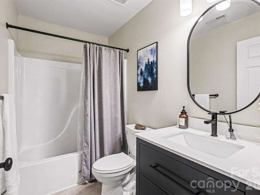 6752 Allness Glen Lane, Charlotte, NC 28269.  MLS# CAR4376482, YatesRealty ID 28852. 