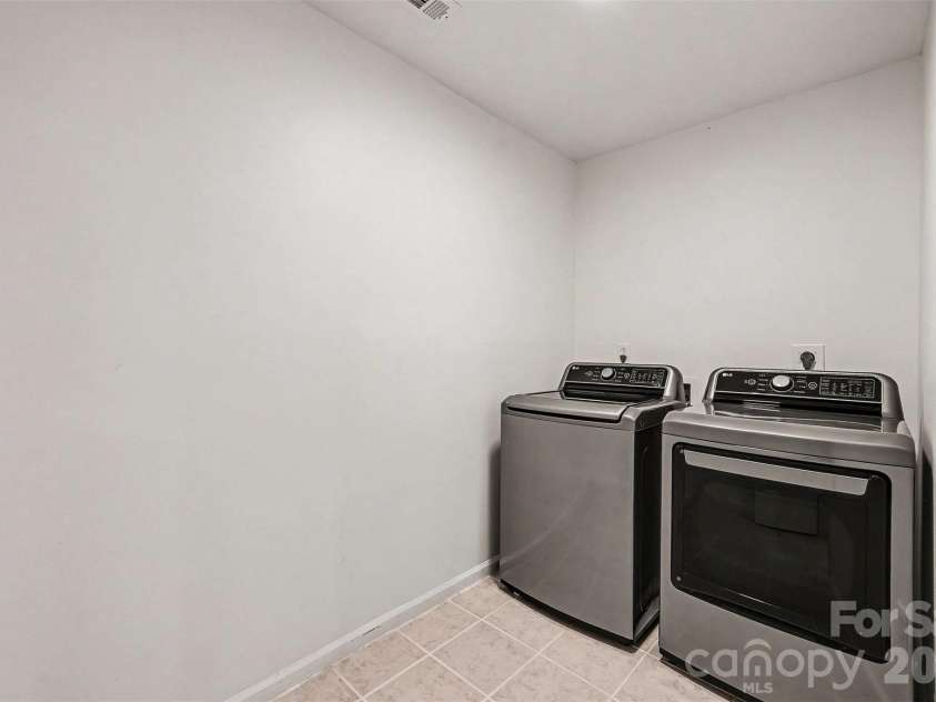 6752 Allness Glen Lane, Charlotte, NC 28269.  MLS# CAR4376482, YatesRealty ID 28852. 