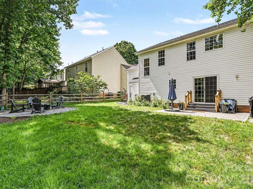 6752 Allness Glen Lane, Charlotte, NC 28269.  MLS# CAR4376482, YatesRealty ID 28852. 