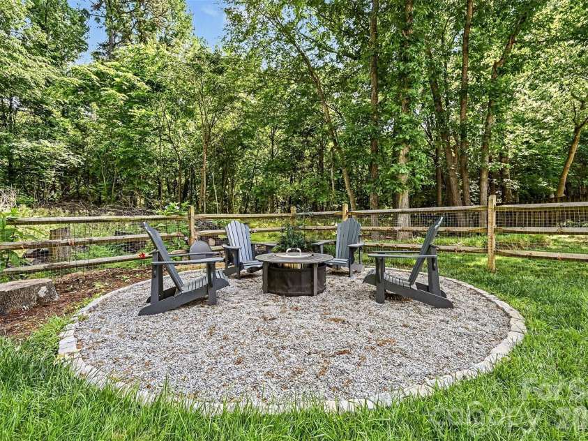 6752 Allness Glen Lane, Charlotte, NC 28269.  MLS# CAR4376482, YatesRealty ID 28852. 