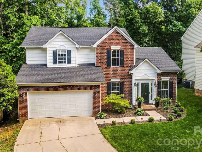 6752 Allness Glen Lane, Charlotte, NC 28269.  MLS# CAR4376482, YatesRealty ID 28852. 