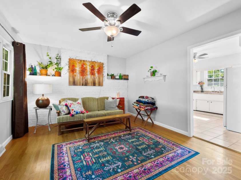 8 Vista Knoll Road, Candler, NC 28715.  MLS# CAR4286688, YatesRealty ID 28852. 