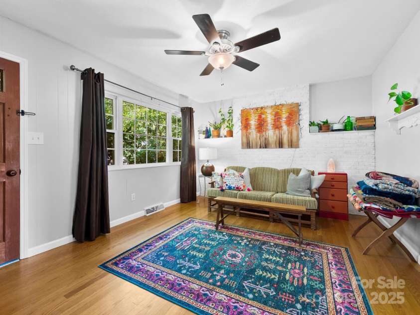 8 Vista Knoll Road, Candler, NC 28715.  MLS# CAR4286688, YatesRealty ID 28852. 