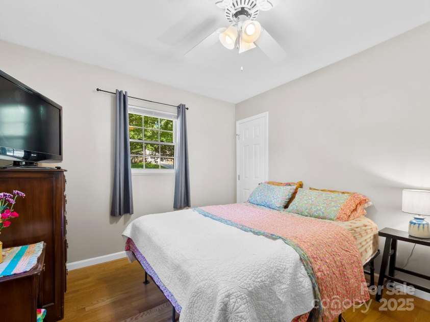 8 Vista Knoll Road, Candler, NC 28715.  MLS# CAR4286688, YatesRealty ID 28852. 