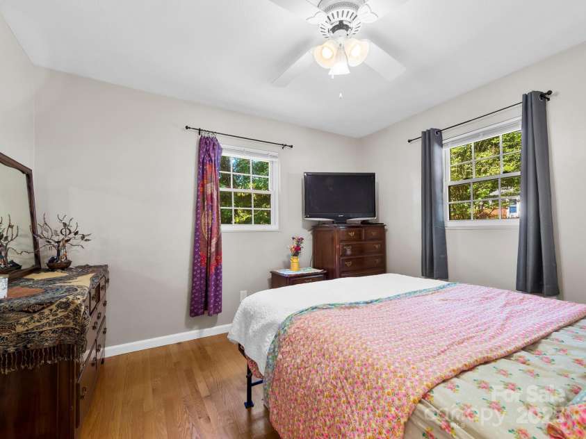 8 Vista Knoll Road, Candler, NC 28715.  MLS# CAR4286688, YatesRealty ID 28852. 