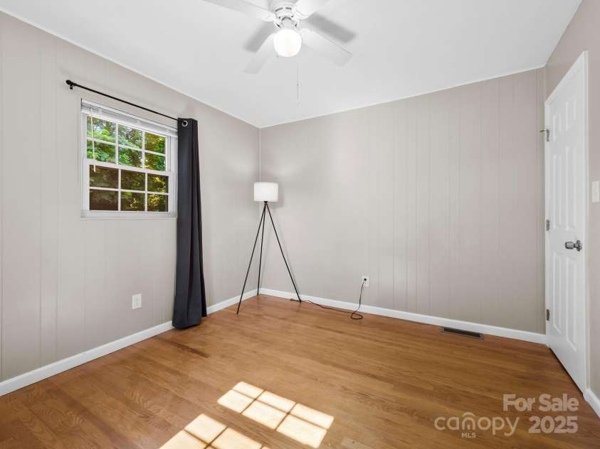 8 Vista Knoll Road, Candler, NC 28715.  MLS# CAR4286688, YatesRealty ID 28852. 