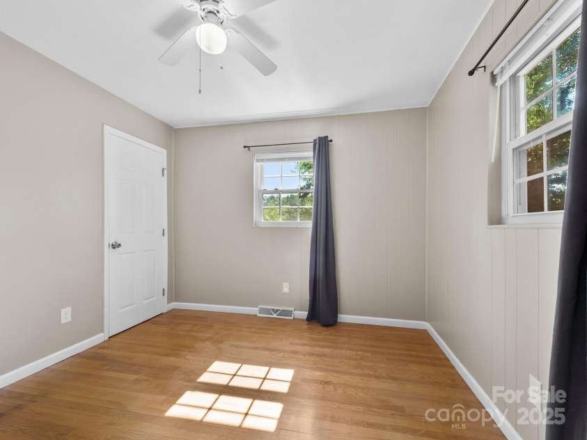 8 Vista Knoll Road, Candler, NC 28715.  MLS# CAR4286688, YatesRealty ID 28852. 