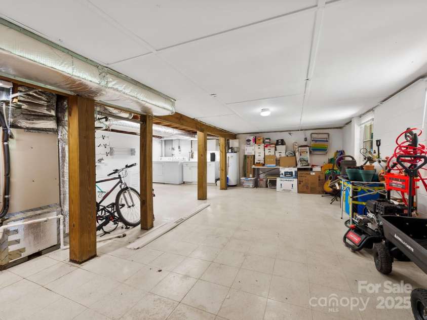 8 Vista Knoll Road, Candler, NC 28715.  MLS# CAR4286688, YatesRealty ID 28852. 