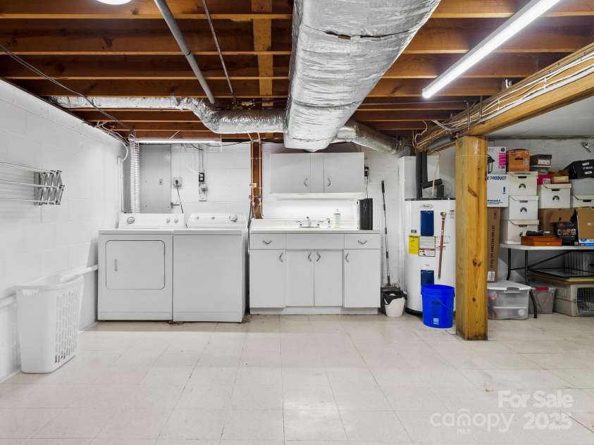 8 Vista Knoll Road, Candler, NC 28715.  MLS# CAR4286688, YatesRealty ID 28852. 