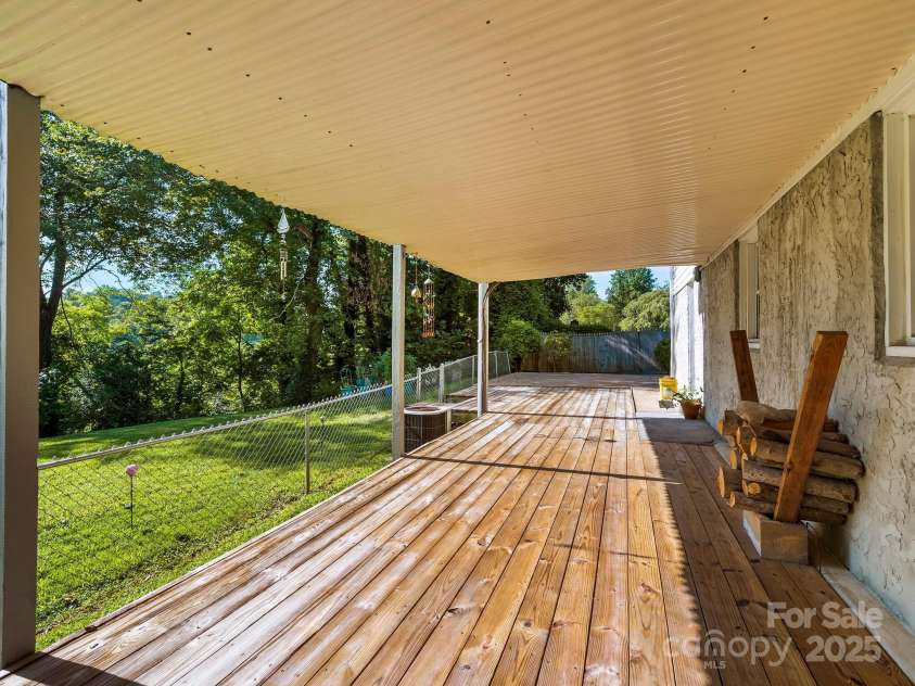 8 Vista Knoll Road, Candler, NC 28715.  MLS# CAR4286688, YatesRealty ID 28852. 