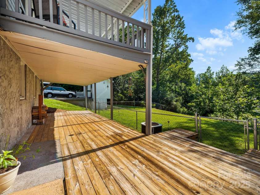 8 Vista Knoll Road, Candler, NC 28715.  MLS# CAR4286688, YatesRealty ID 28852. 