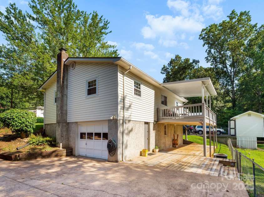 8 Vista Knoll Road, Candler, NC 28715.  MLS# CAR4286688, YatesRealty ID 28852. 