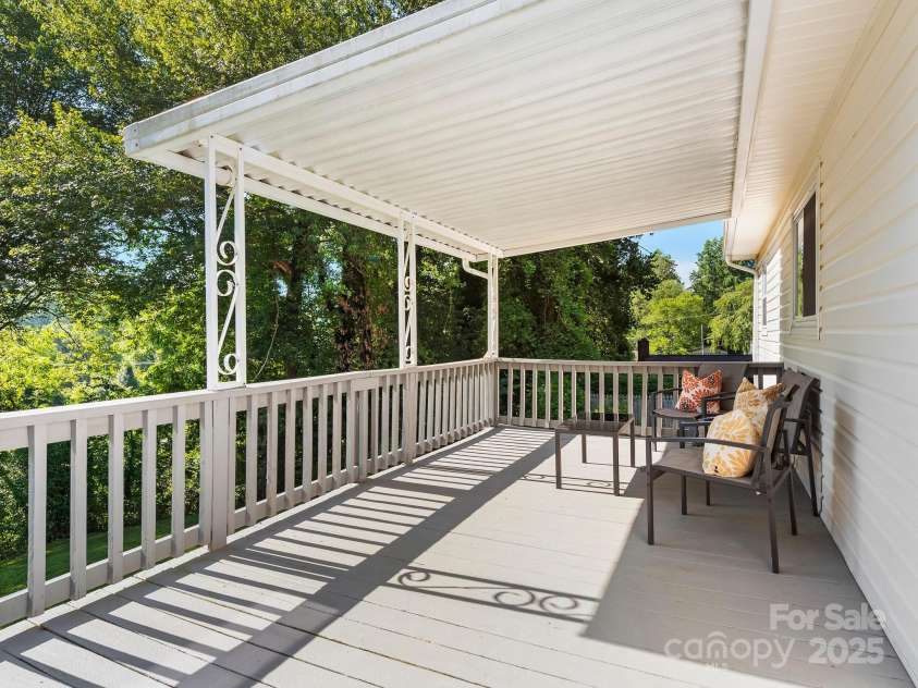 8 Vista Knoll Road, Candler, NC 28715.  MLS# CAR4286688, YatesRealty ID 28852. 