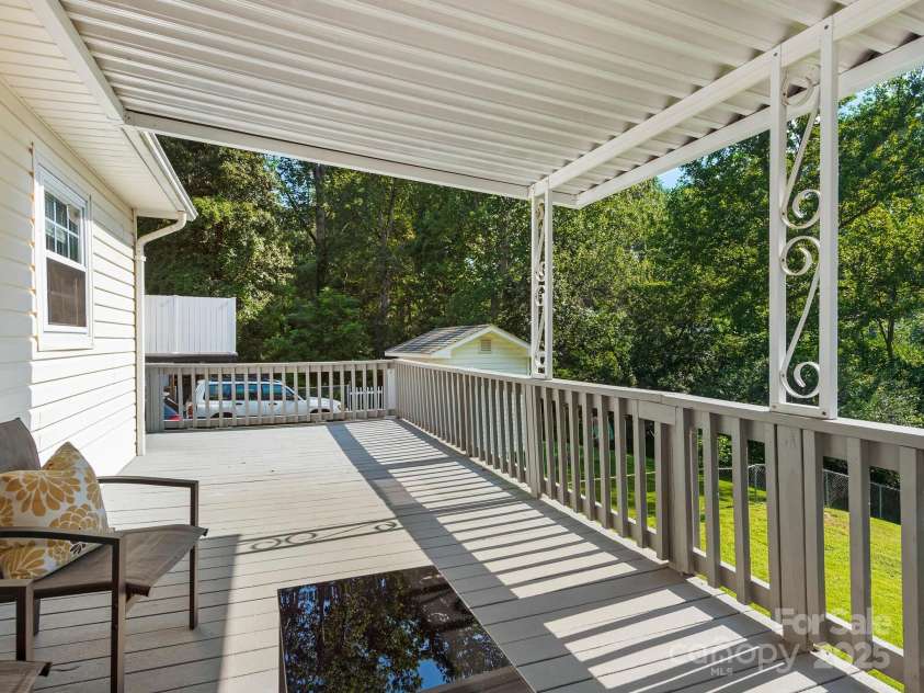 8 Vista Knoll Road, Candler, NC 28715.  MLS# CAR4286688, YatesRealty ID 28852. 