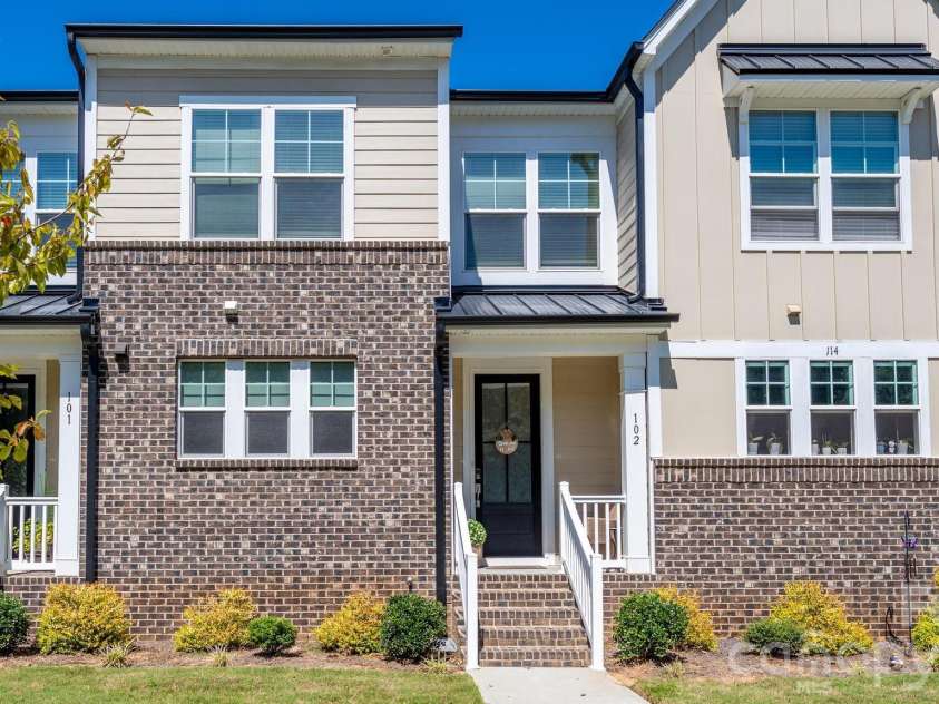 114 Glencoe Lane, Mooresville, NC 28117.  MLS# CAR4364919, YatesRealty ID 28853. Covered Entry