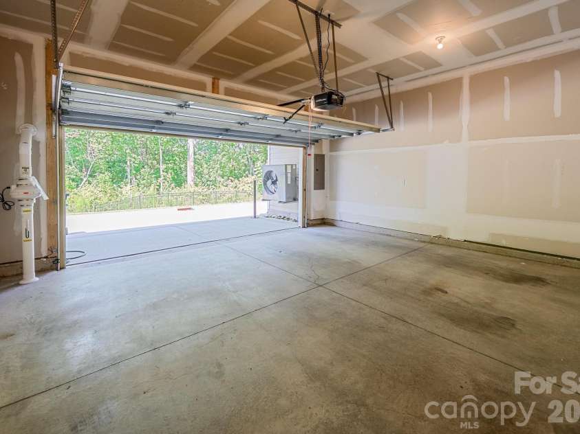 114 Glencoe Lane, Mooresville, NC 28117.  MLS# CAR4364919, YatesRealty ID 28853. Garage