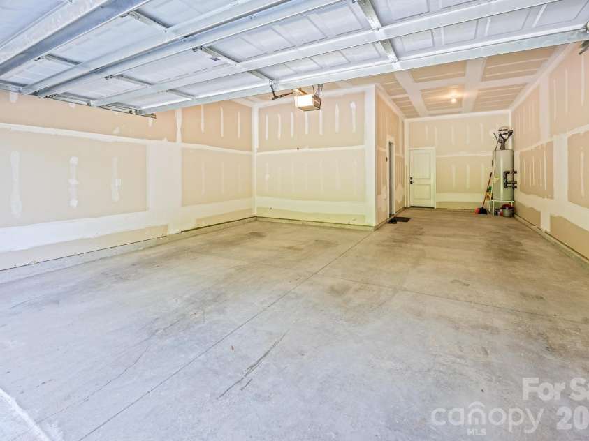 114 Glencoe Lane, Mooresville, NC 28117.  MLS# CAR4364919, YatesRealty ID 28853. Garage