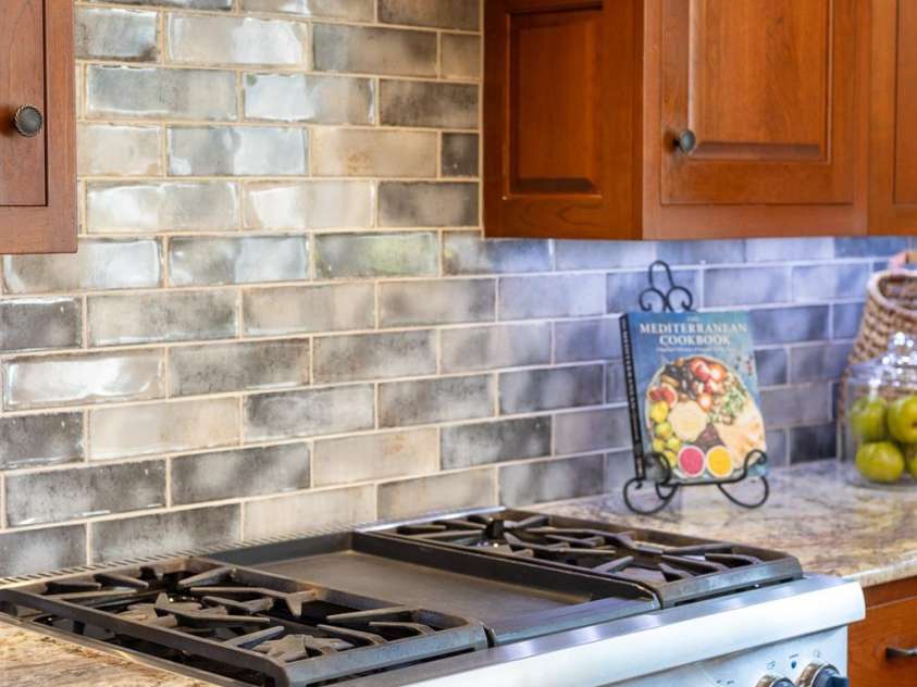 206 Vauxhall Drive, Shelby, NC 28150.  MLS# CAR4285737, YatesRealty ID 28854. Gas cooktop and griddle with electric oven.  Notice the beautiful tile back splash.