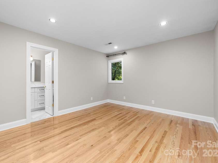 206 Vauxhall Drive, Shelby, NC 28150.  MLS# CAR4285737, YatesRealty ID 28854. Upper level third ensuite bedroom.