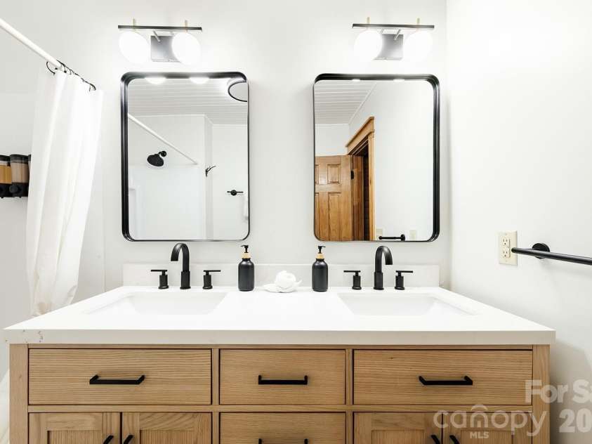 658 Biltmore Circle, Bryson City, NC 28713.  MLS# CAR4388547, YatesRealty ID 28854. 2025 bathroom renovation