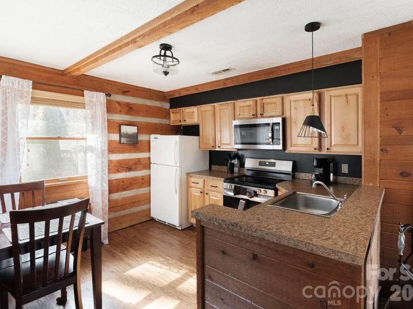 658 Biltmore Circle, Bryson City, NC 28713.  MLS# CAR4388547, YatesRealty ID 28854. 