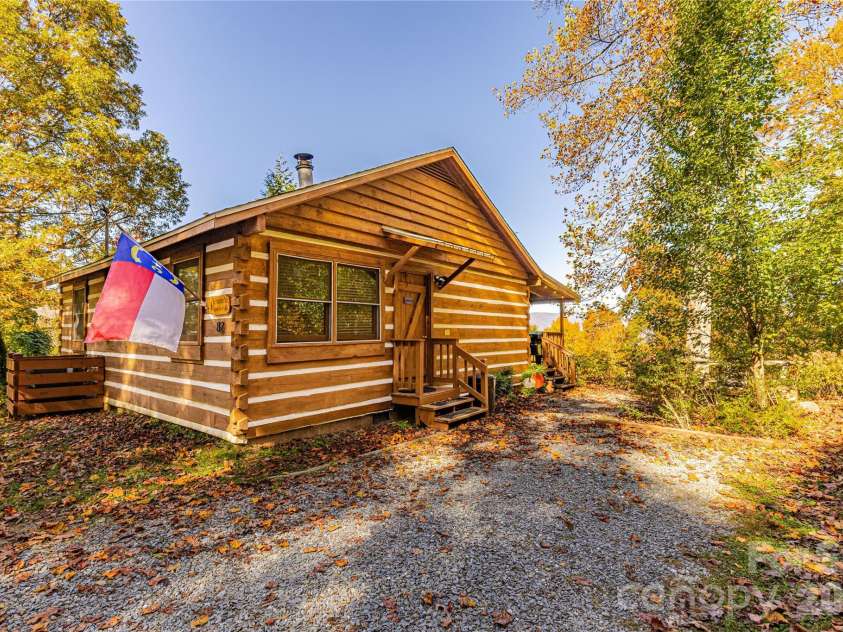658 Biltmore Circle, Bryson City, NC 28713.  MLS# CAR4388547, YatesRealty ID 28854. Autumn Scene