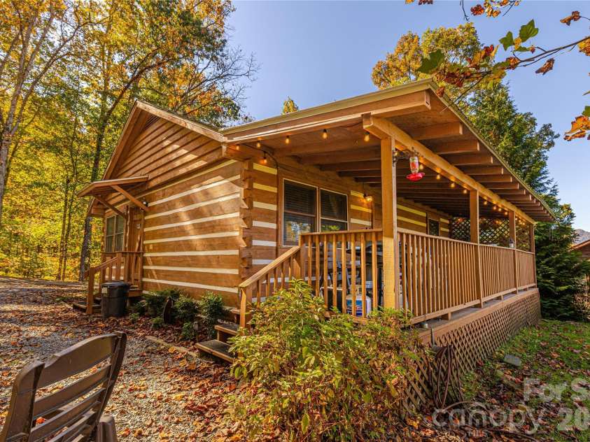 658 Biltmore Circle, Bryson City, NC 28713.  MLS# CAR4388547, YatesRealty ID 28854. Autumn Scene