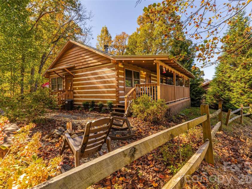 658 Biltmore Circle, Bryson City, NC 28713.  MLS# CAR4388547, YatesRealty ID 28854. Autumn scene